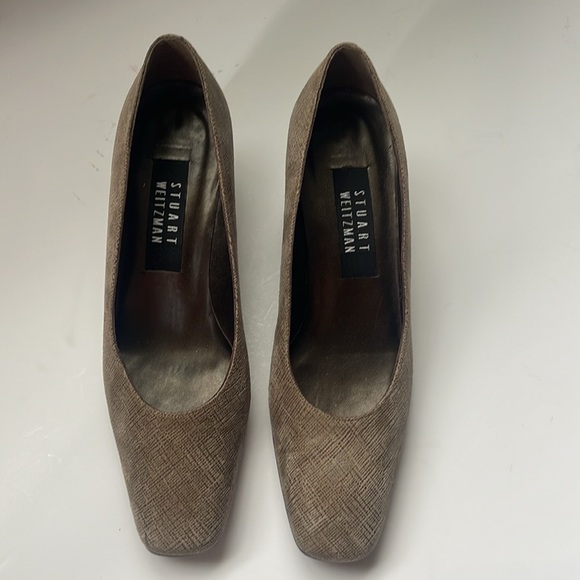 Stuart Weitzman Vintage Embossed Pumps - Picture 3 of 11